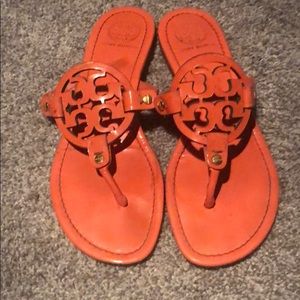 Tory Burch size 9.5 coral patent leather sandals